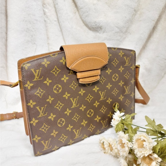 Authentic Louis Vuitton Courcelles shoulder bag - Picture 1 of 16
